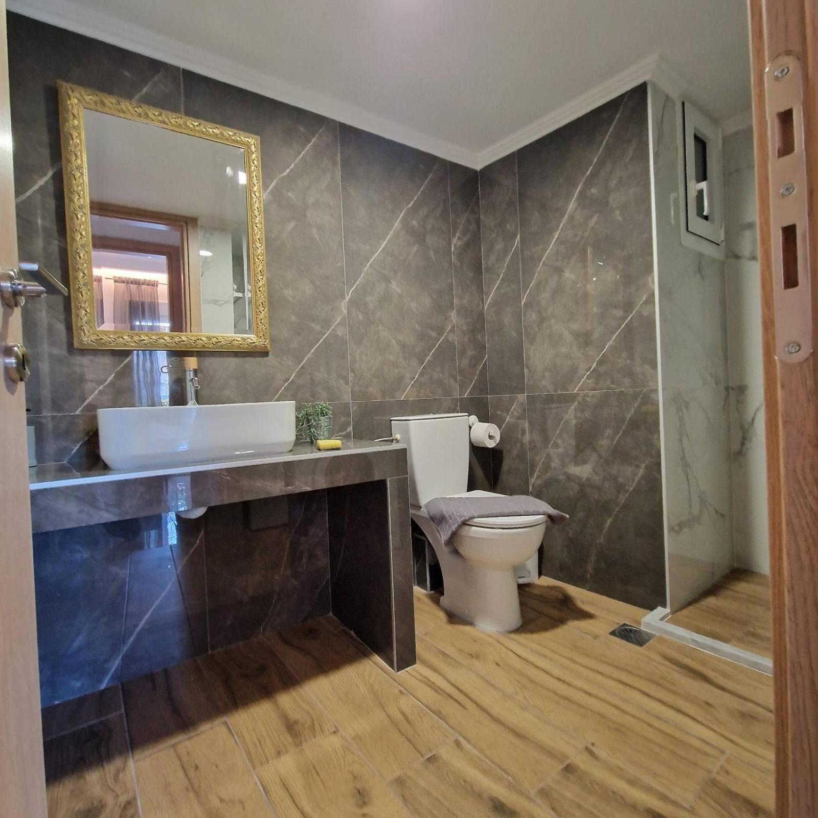 N&S Apartment B Edessa Bagian luar foto