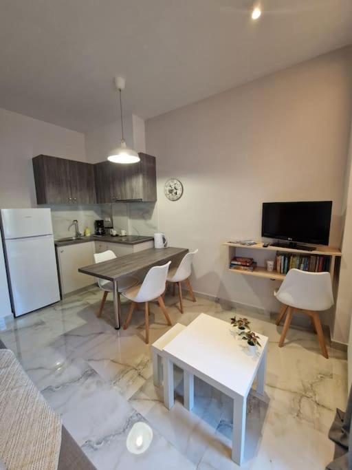 N&S Apartment B Edessa Bagian luar foto